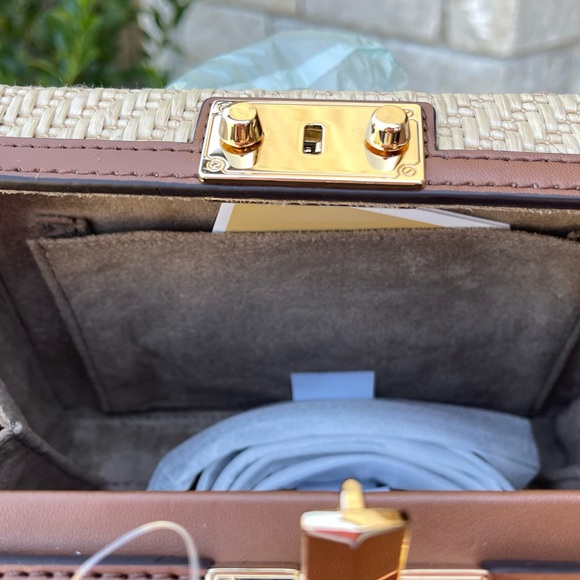 ππBrand New Michael Michael Kors
Island Escape Theodora Md Cross Body Bagππ - Picture 11 of 16